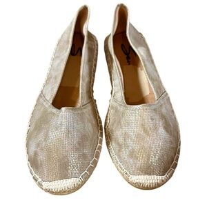 SEVEN7 tan/gold slip on espadrille flats size 8 - NWOT